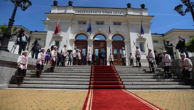 Депутатите гледат на второ четене Бюджет 2023 и парите за НЗОК и ДОО