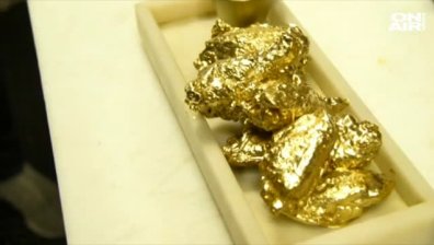 За истински ценители: Ресторант в Ню Йорк предлага пилешки крилца в 24-каратово злато