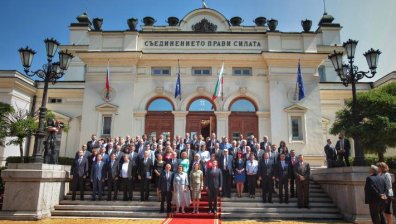 БСП и ГЕРБ: Парламентът не успя да свърши нищо, губили сме си времето 6 месеца