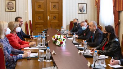 Радев: Успехът на имунизационната кампания зависи от възможността за избор на ваксина