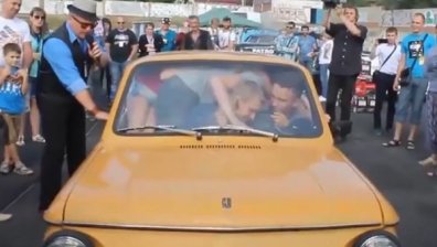 "Запорожец" побра 17 човека на шоу за ретро автомобили