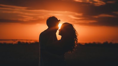 Някои признаци, че между двама души има химия