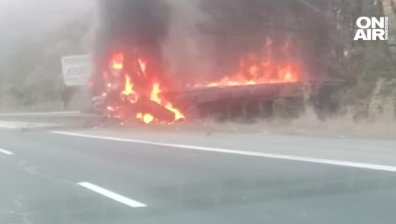 Камион се запали на магистрала "Хемус", напуснал е пътното платно