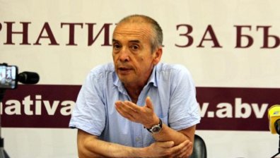 Мангъров: Масовото ваксиниране срещу Ковид-19 на деца и бременни жени е експеримент