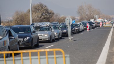 Голямото пътуване: Огромни задръствания, катастрофи и нарушения