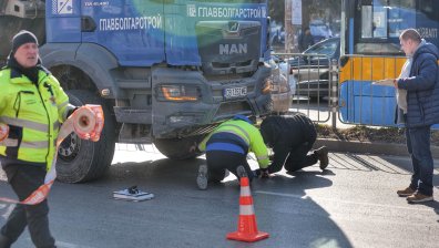 Катастрофа на кръстовището на бул. "Хр. Ботев" и "Т. Александров" (СНИМКИ)