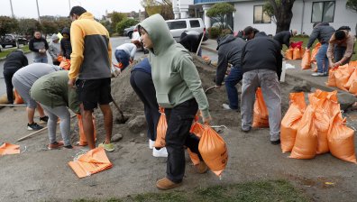 Извънредно положение в Калифорния, хората се подготвят за унищожителна буря