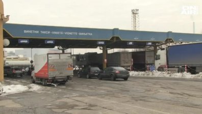 Километрични опашки на Дунав мост заради продажба на винетки
