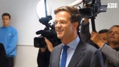 Холандският премиер Марк Рюте оцеля след вот на недоверие