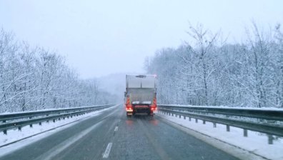 Започва разчистването на Троянския проход, снежните преспи достигат 3 м