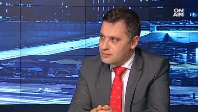 Александър Сиди: Народът е губещ от войната между институциите