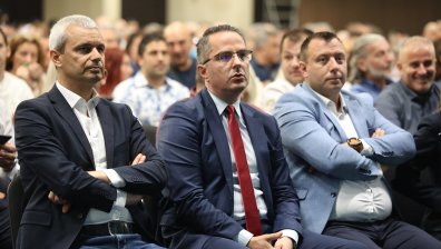 ПП-ДБ и "Възраждане" закриха предизборните си кампании, Костадинов готов на преговори