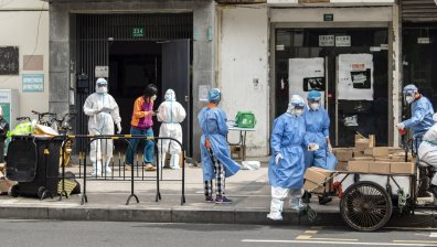 Шанхай възобновява частично работата на обществения транспорт