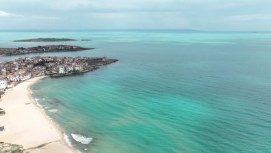 Лятно време и първи туристи в морето край Созопол (СНИМКИ)