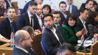 Все по-близо до нови избори в София - и третият опит за шеф на СОС е неуспешен