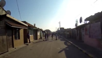 Бургас: Момичето, което роми искаха да продадат, остава в кризисен център