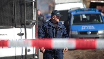 Откриха мъртви съпрузи и сина им в кола край Сливница
