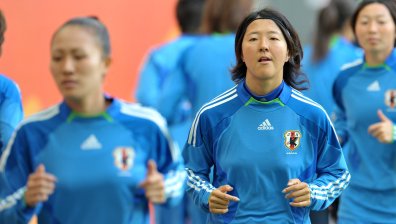 Японка стана първата жена в професионален мъжки отбор по футбол