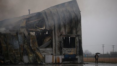 Трагедията в завод в Гърция: Анархисти атакуваха дома на собственика на "Виоланда"
