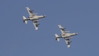 Удар с ракети на руските Су-25 по замаскирана техника на украинските сили