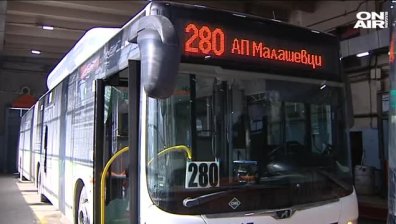 Мъж потроши с чук автобус в София заради пропусната спирка