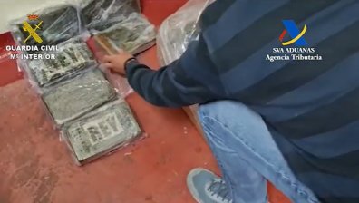 Откриха рекордните 5,5 т кокаин, скрит в плодове и зеленчуци (+ВИДЕО)