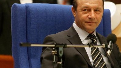 Бъсеску слиза от политическата сцена