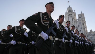 Москва дава на новобранци от Kaзaxcтaн бонус от $5 200, за да се запишат в армията