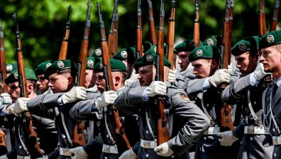 Военната служба вече е задължителна в четири държави от НАТО