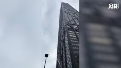 Заради огромни късове лед, падащи от сгради, властите в Чикаго отцепиха улици