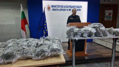Хванаха митничар от "Капитан Андреево" да пренася голямо количество наркотици