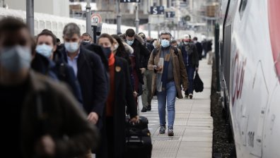Франция въвежда социална изолация в 16 департамента от полунощ на 19 март