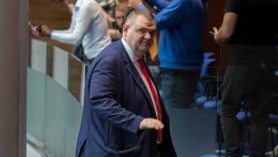 ДПС иска законодателни промени заради "възродителния процес" и пенсия за репресия