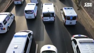 Десетки на протест: Служители на Cпешна помощ блокираха магистрала в Париж