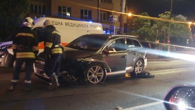 "Чу се брутален удар": Джип и кола катастрофираха на Орлов мост (+ВИДЕО)