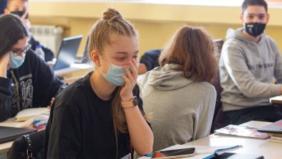 В 60 общини учениците учат присъствено без тестове за Ковид-19