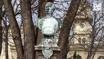 Вандали заляха с боя паметника на граф Игнатиев във Варна