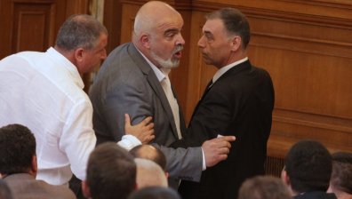 Маноил Манев от ГЕРБ налетя на бой на Георги Свиленски от БСП в НС