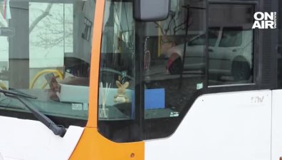 Отново стреляха по автобус на градския транспорт в Добрич