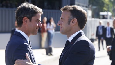 Еманюел Макрон прие оставката на правителството на Габриел Атал