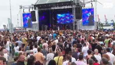 Хитове от 90-те звучат в Бургас, изпълнители от цял свят пристигнаха на морето