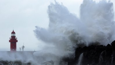 Северна Корея се готви за тайфун