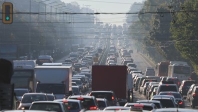 Голям брой полицаи и камери следят предпразничното пътуване
