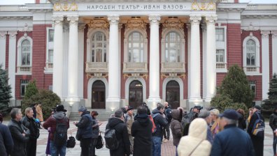 Артисти излизат на протест пред Министерството на културата в подкрепа на Морфов