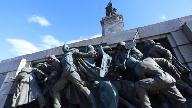 Решават съдбата на Паметника на съветската армия, защитници на монумента излизат на протест