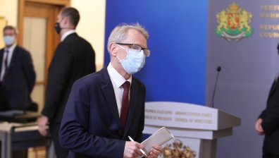 Проф. Денков: Присъствено обучение не може да има без здрави учители