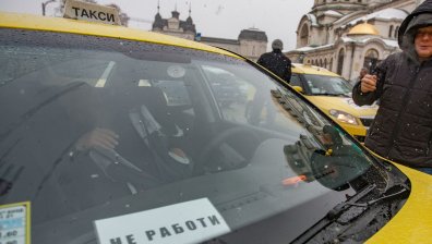 Таксиджиите подготвят протести, 6 млн. лв. ще струват компенсациите за бранша