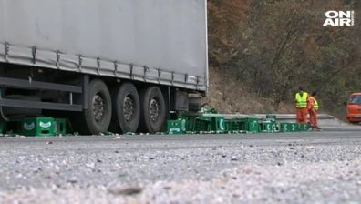 Катастрофа с TИР блокира движението на прохода "Предела"