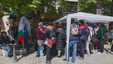 Протестиращи медици издигнаха палатков лагер пред МЗ