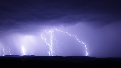 Рекордно горещите океани водят до климатични катастрофи, включително по-мощни бури